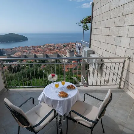 Pavlina Guest house 3*